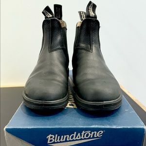 Blundstone Style 1447 Boot with Black Pebbled Leather - Women’s US 7.5